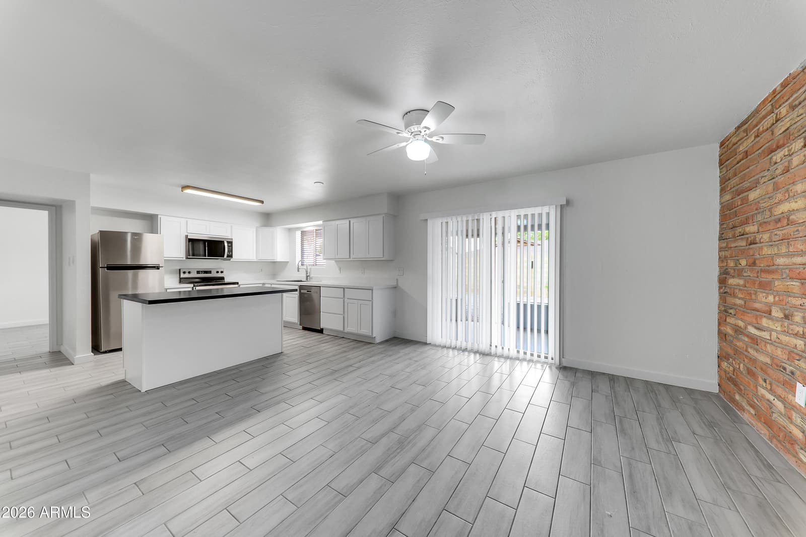 4754 N 39TH Avenue, Phoenix, AZ 85019 — photo 5 of 26