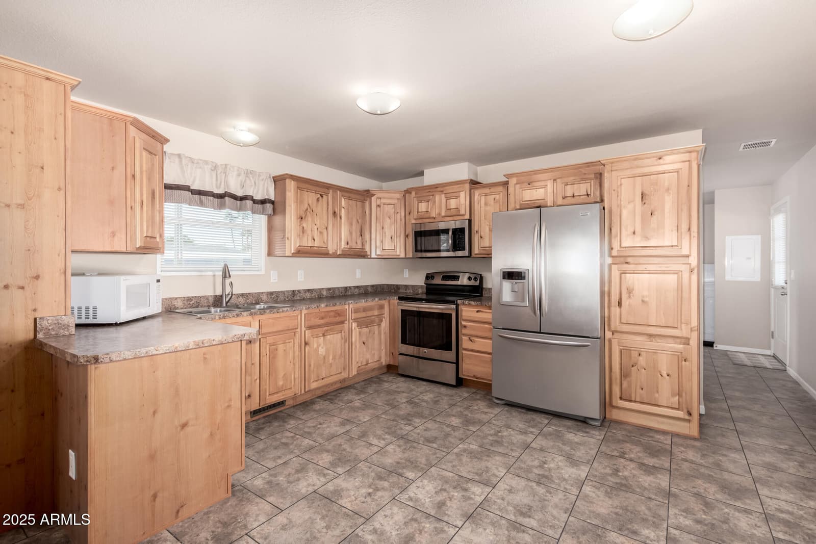 2650 W UNION HILLS Drive 231, Phoenix, AZ 85027 — photo 8 of 42