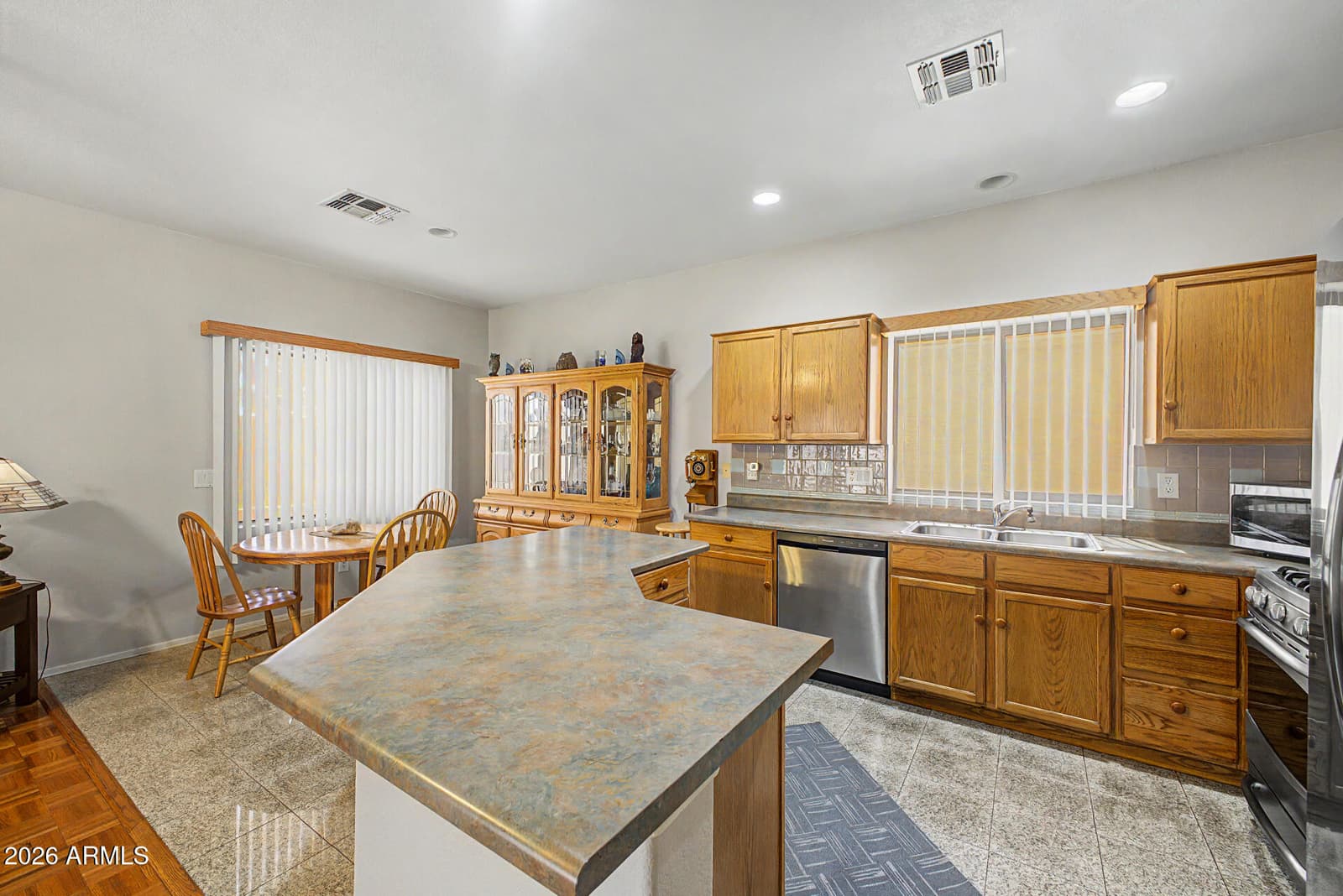 2859 E CATHY Drive, Gilbert, AZ 85296 — photo 14 of 36
