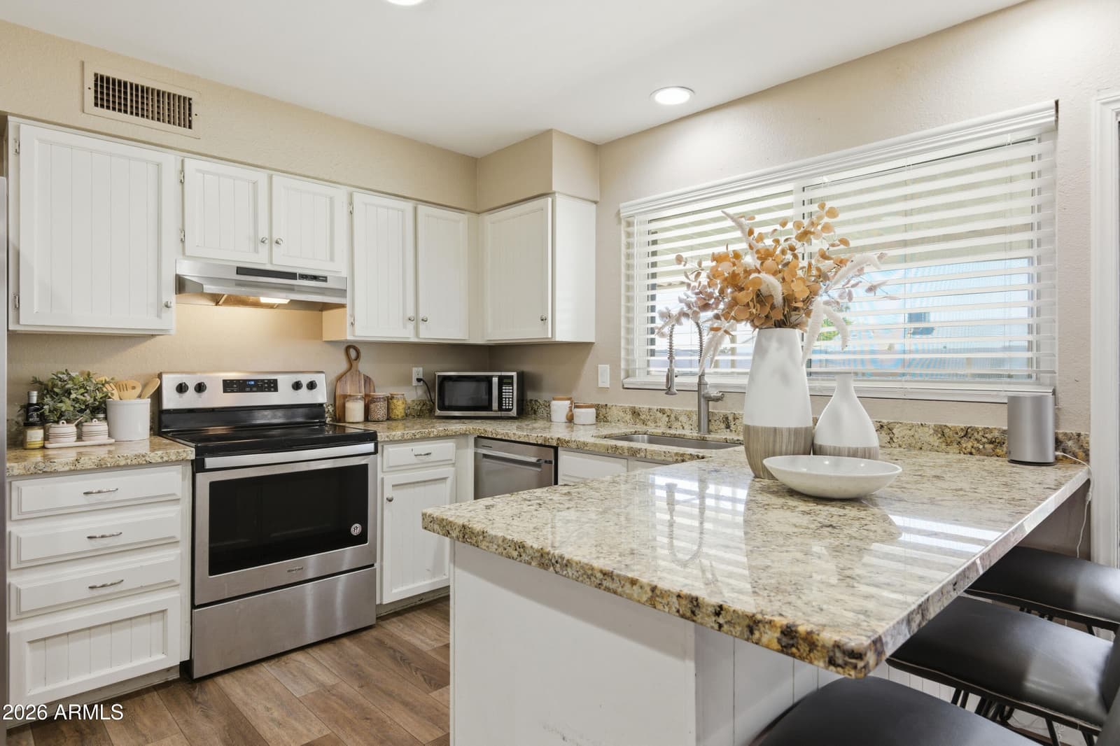 1527 W ALAMO Drive, Chandler, AZ 85224 — photo 9 of 31