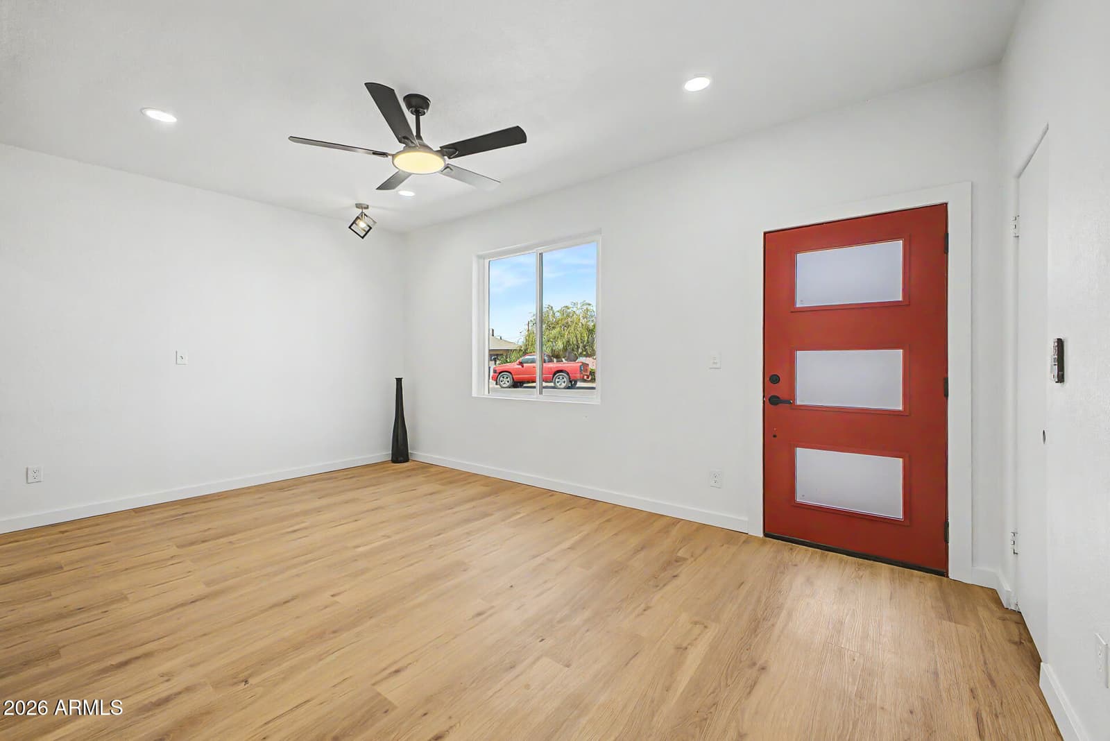 4123 N 30TH Drive, Phoenix, AZ 85017 — photo 5 of 38