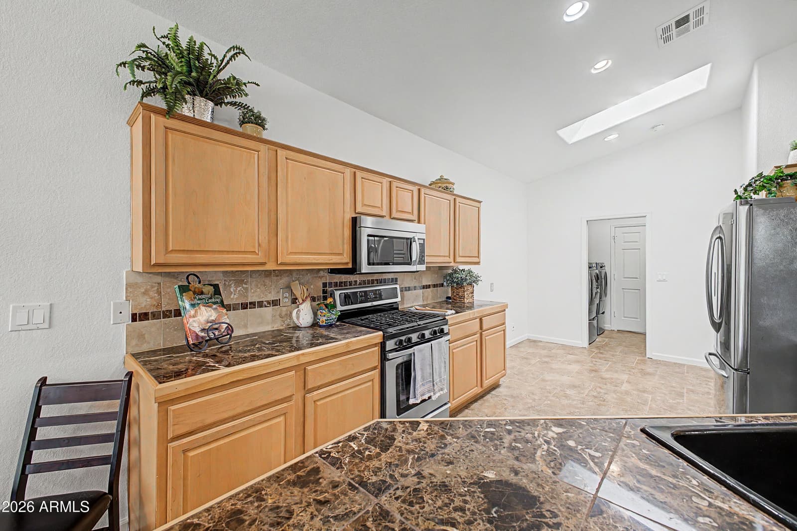 7024 S 32ND Place, Phoenix, AZ 85042 — photo 5 of 32