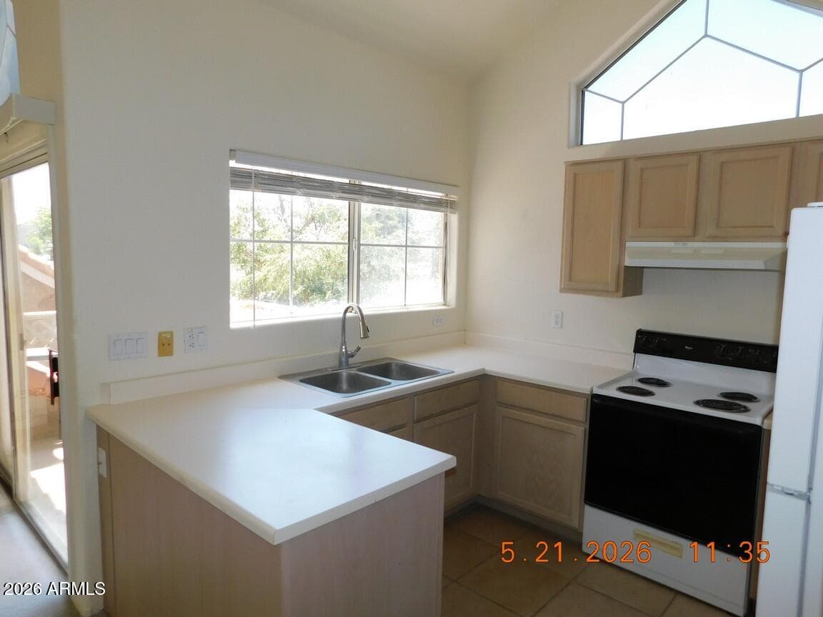 1633 E LAKESIDE Drive 122, Gilbert, AZ 85234 — photo 9 of 34