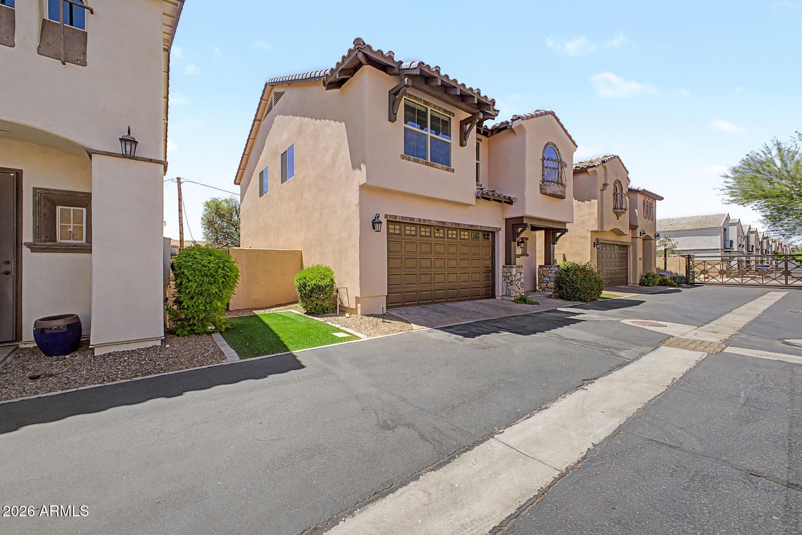 3345 E PINCHOT Avenue 2, Phoenix, AZ 85018 — photo 6 of 47