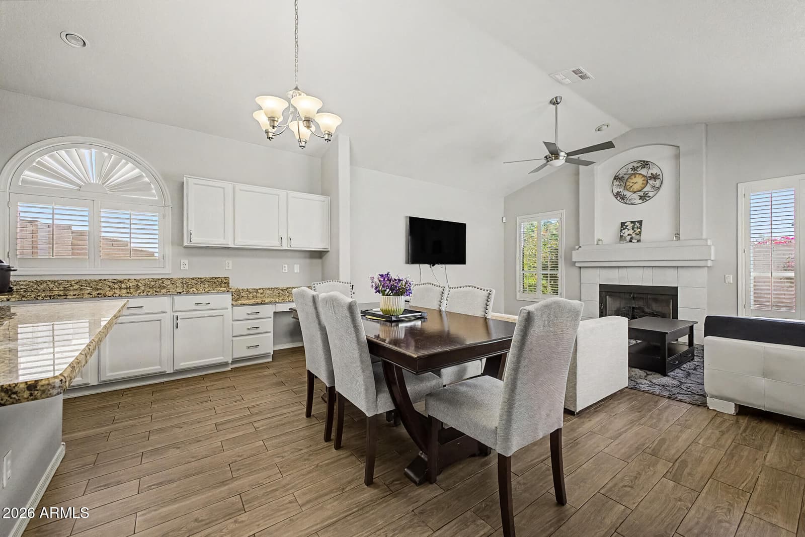 725 W BEVERLY Lane, Phoenix, AZ 85023 — photo 14 of 43