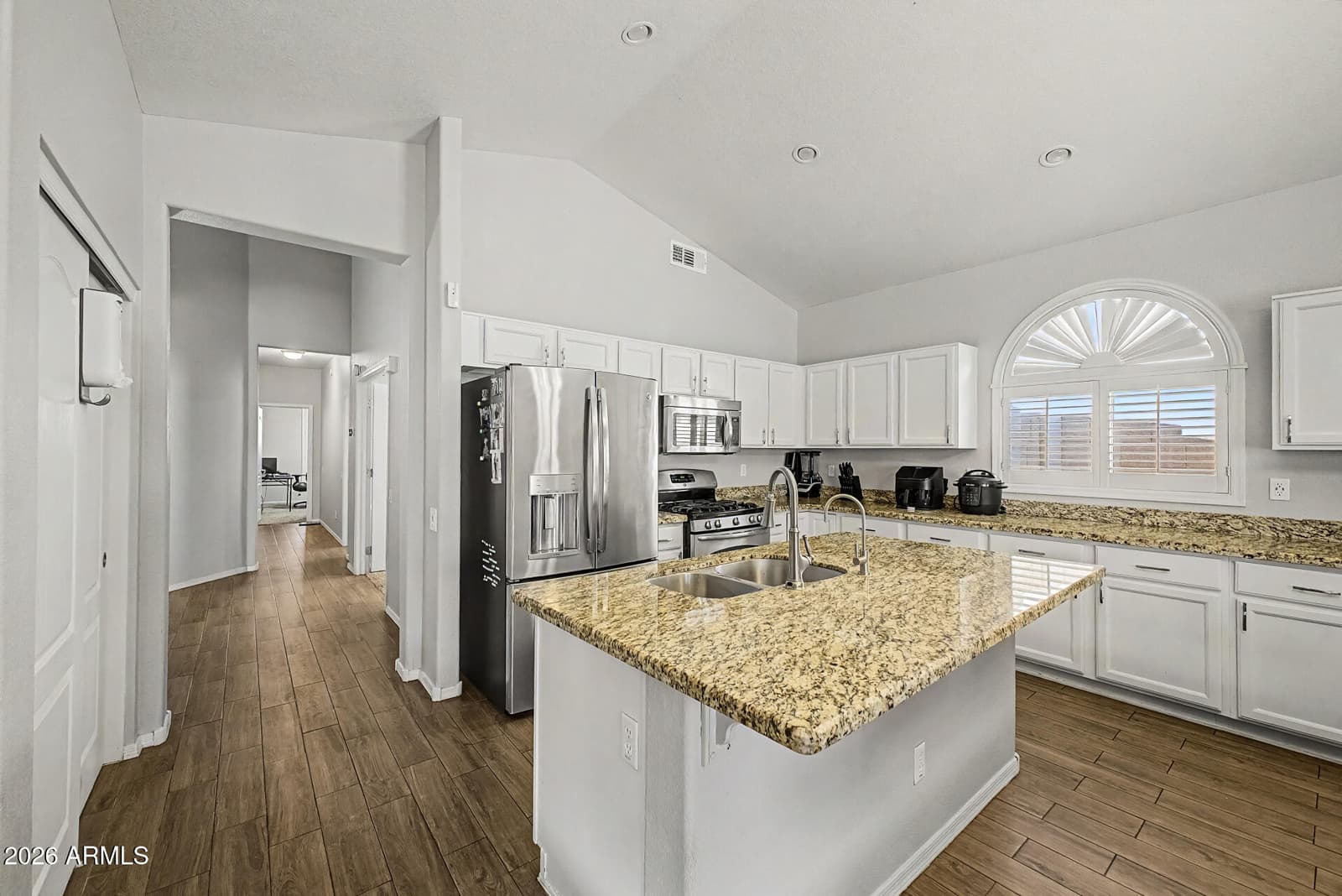 725 W BEVERLY Lane, Phoenix, AZ 85023 — photo 15 of 43