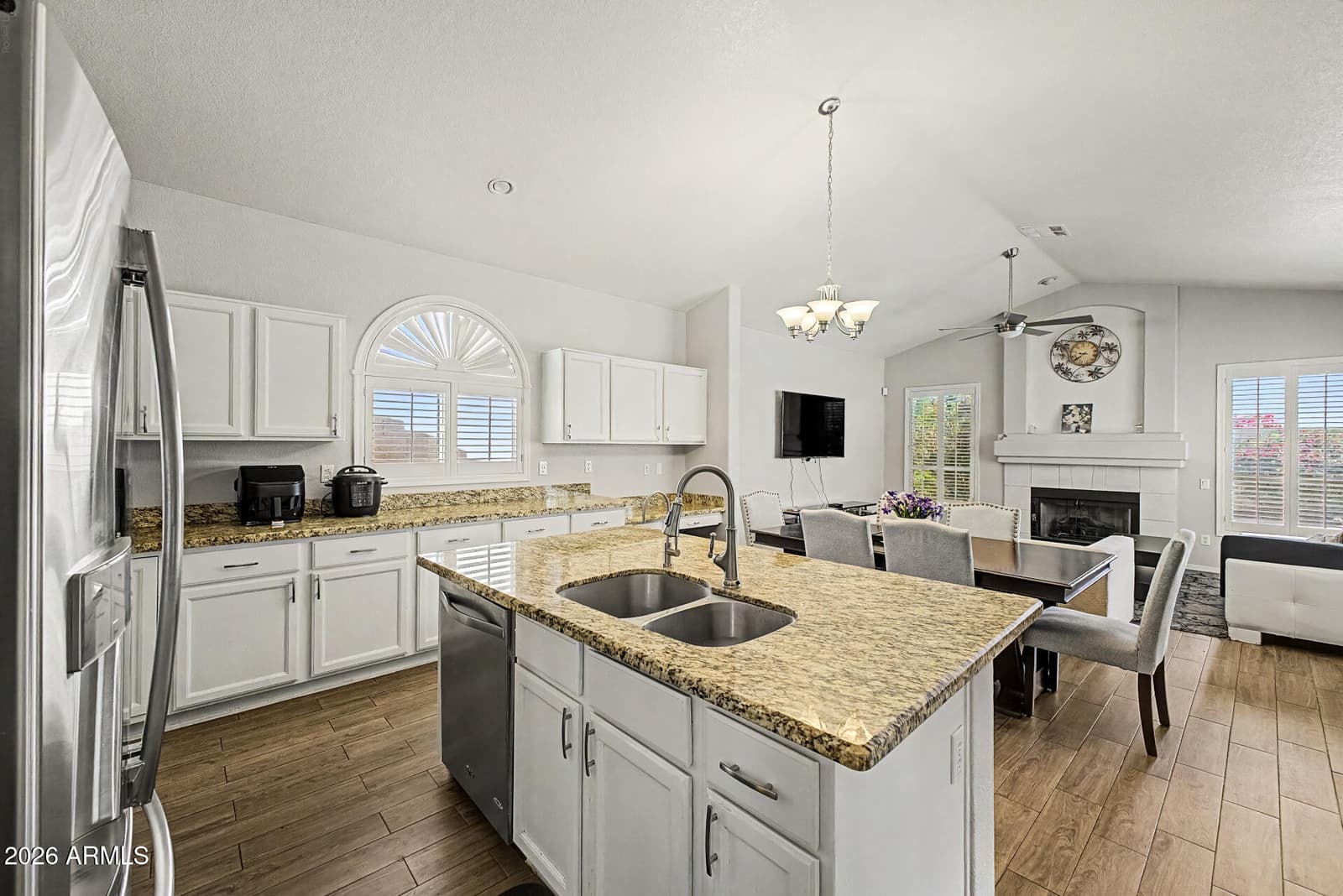 725 W BEVERLY Lane, Phoenix, AZ 85023 — photo 16 of 43