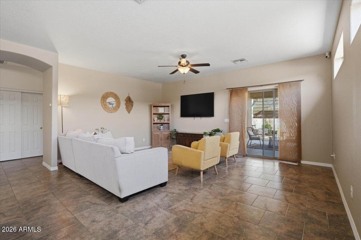 1231 N LANTANA Place, Casa Grande, AZ 85122 — photo 13 of 53