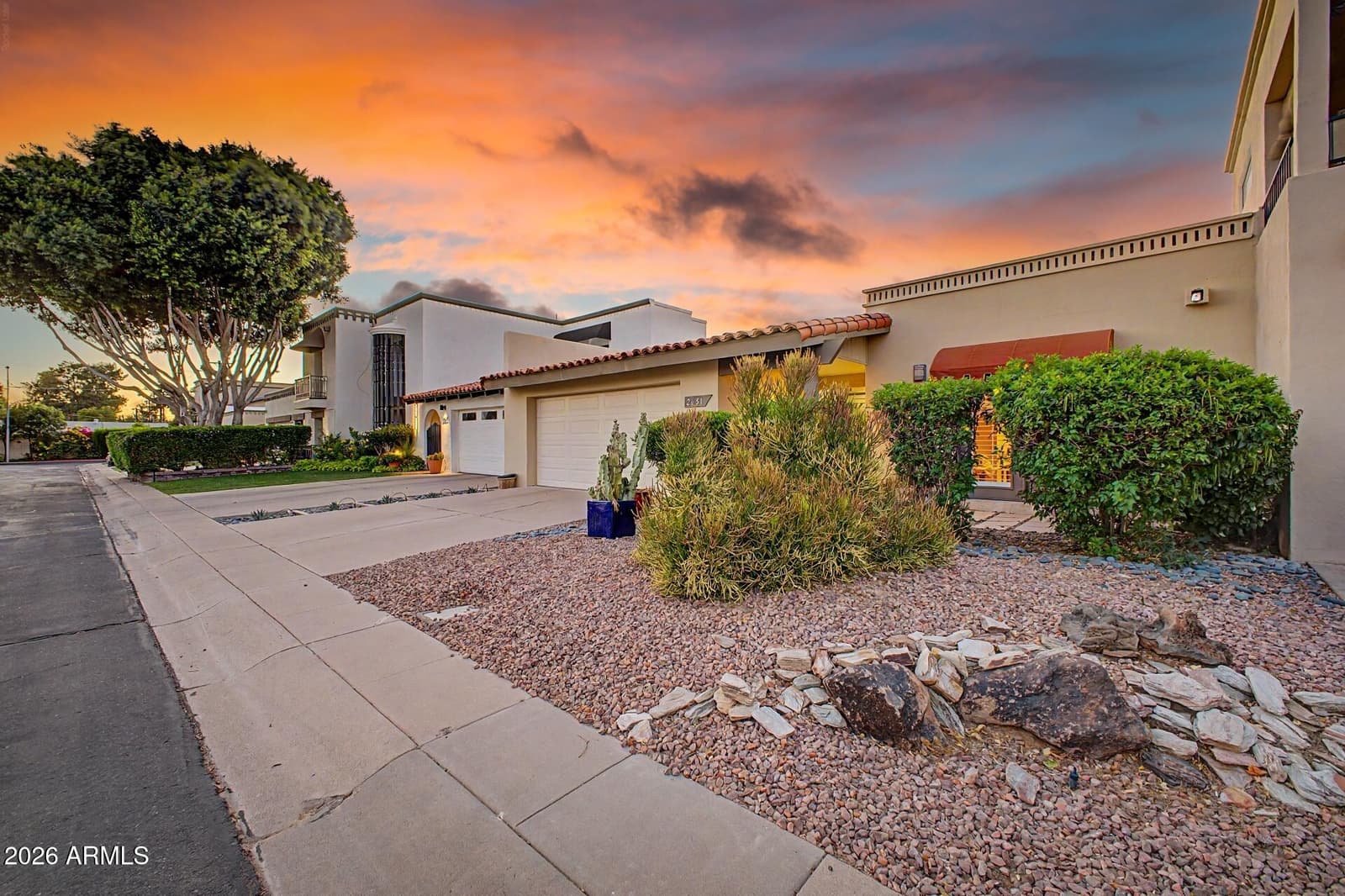 2631 E BEEKMAN Place, Phoenix, AZ 85016 — photo 3 of 43