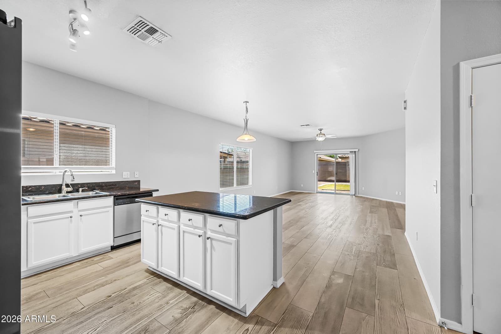 2821 W SANTA CRUZ Avenue, San Tan Valley, AZ 85144 — photo 12 of 35