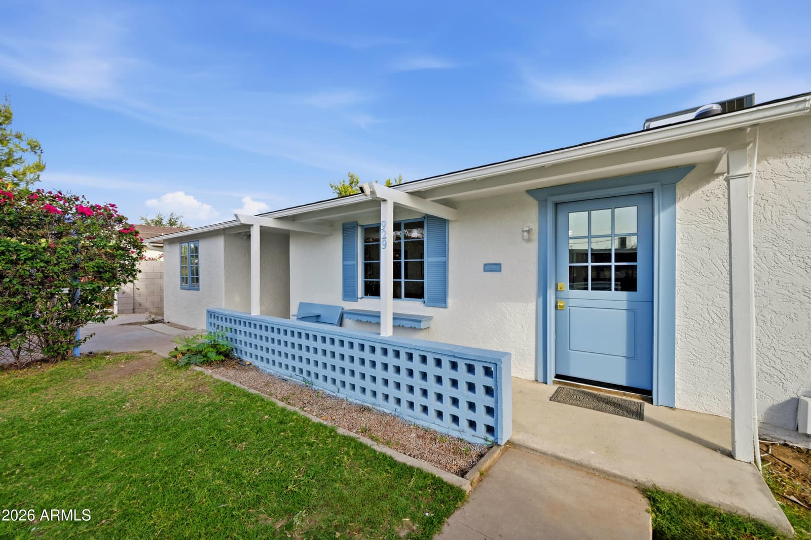 929 W TURNEY Avenue, Phoenix, AZ 85013 — photo 10 of 44