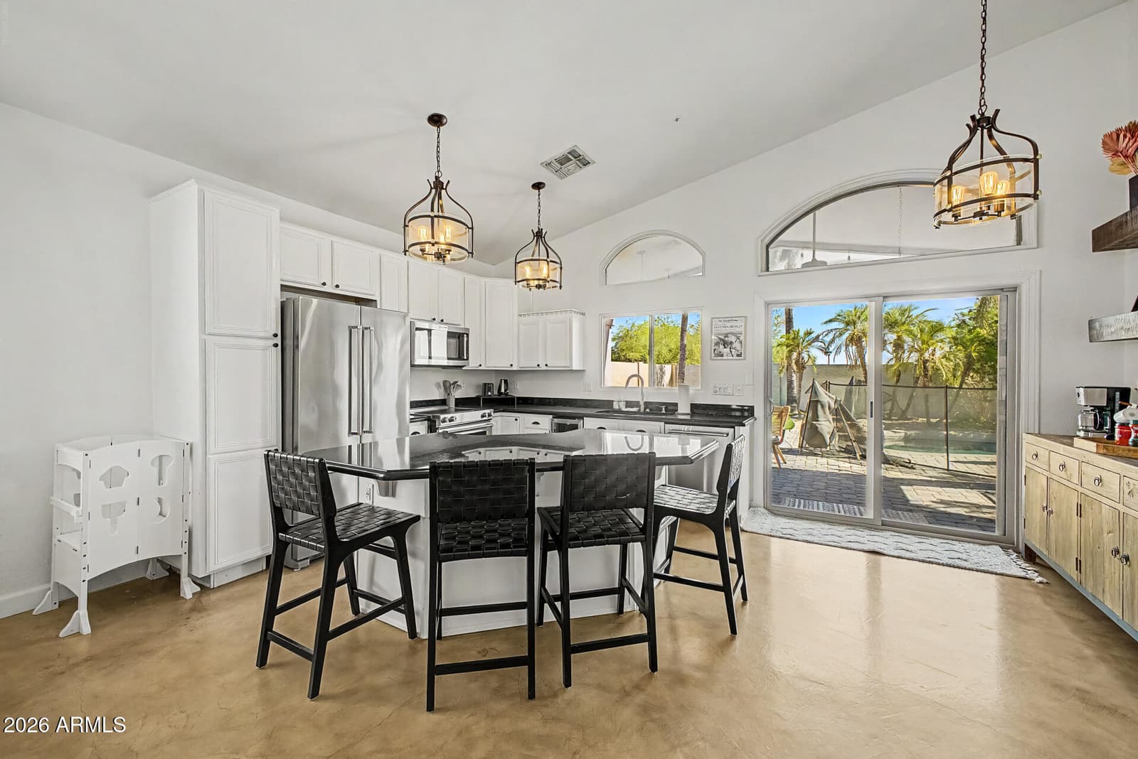 8143 E MICHELLE Drive, Scottsdale, AZ 85255 — photo 9 of 27