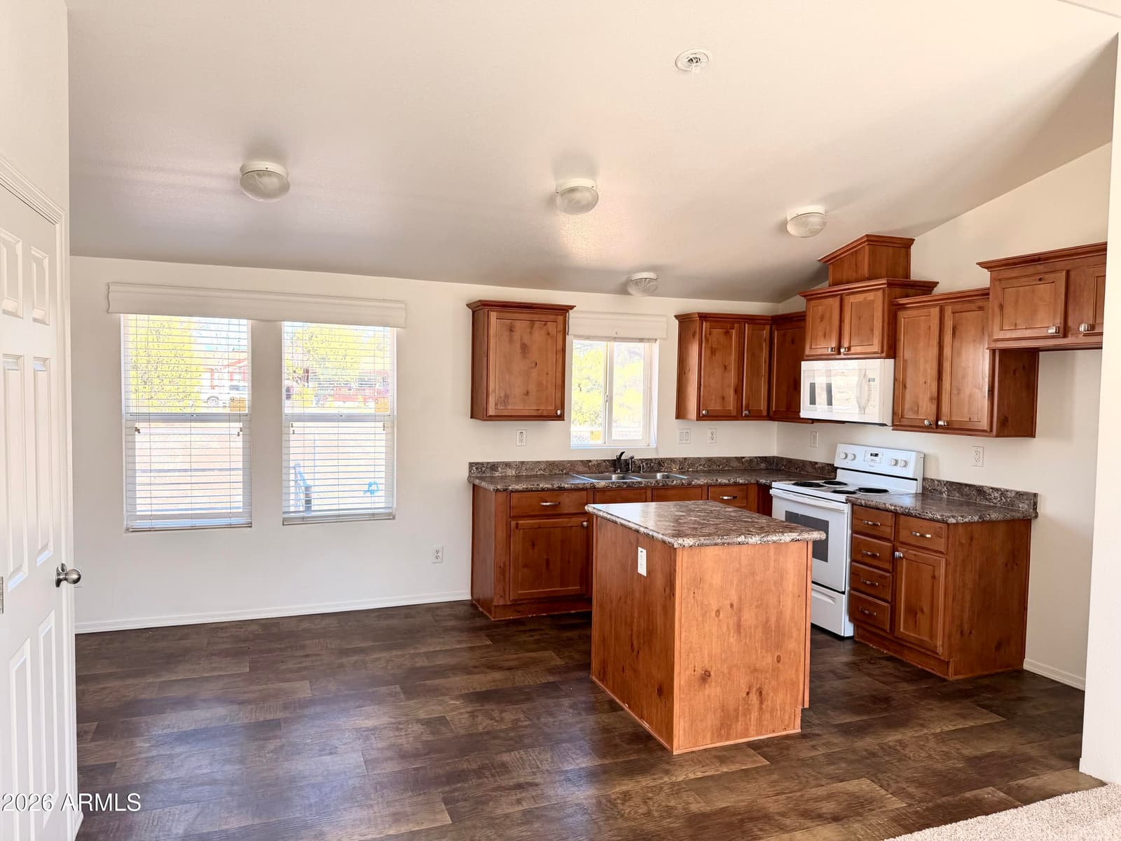 2122 MEADOW Lane, Overgaard, AZ 85933 — photo 6 of 23