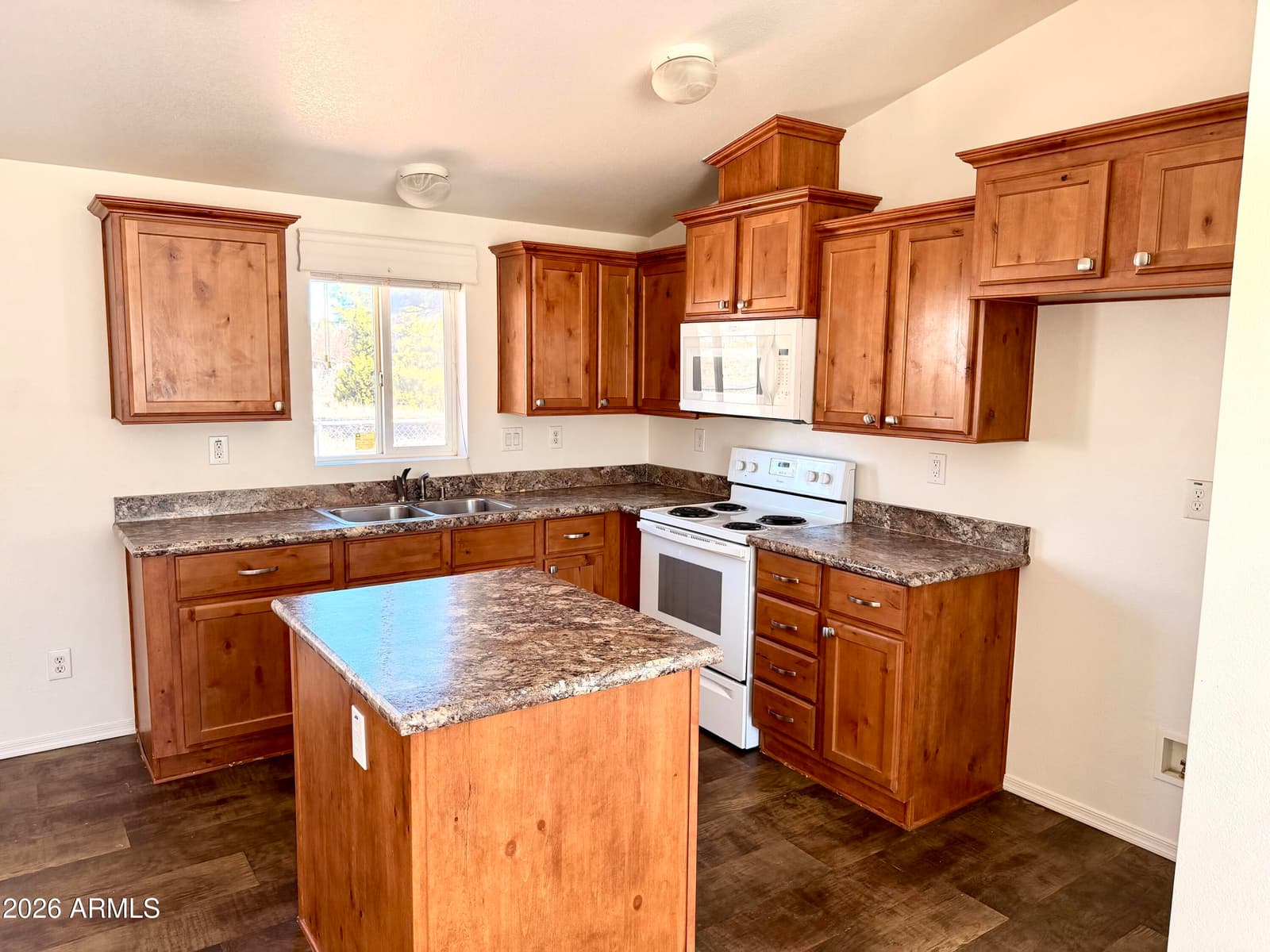 2122 MEADOW Lane, Overgaard, AZ 85933 — photo 8 of 23