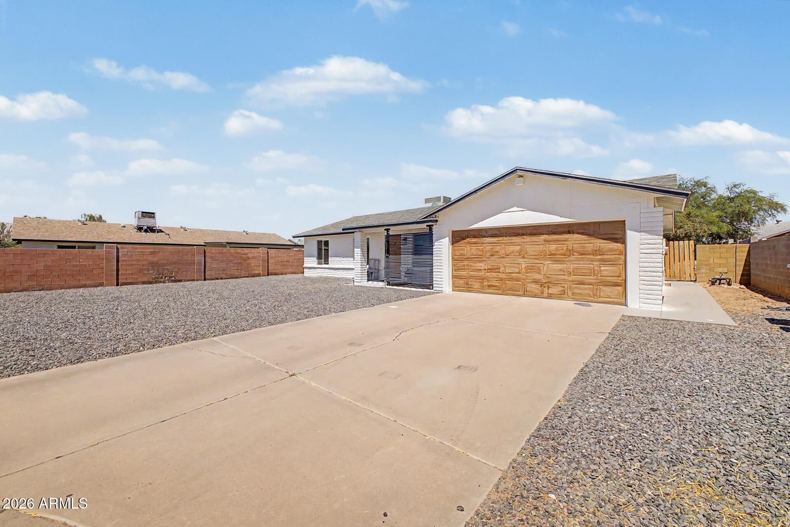 5211 S 43RD Place, Phoenix, AZ 85040 — photo 3 of 25