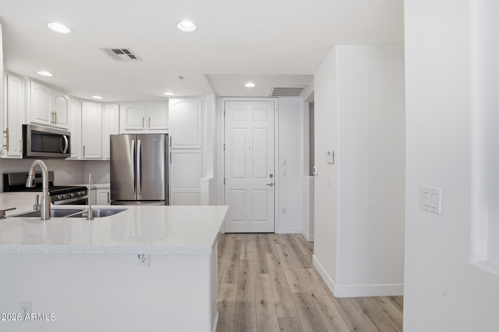 5350 E DEER VALLEY Drive 2435, Phoenix, AZ 85054 — photo 3 of 31