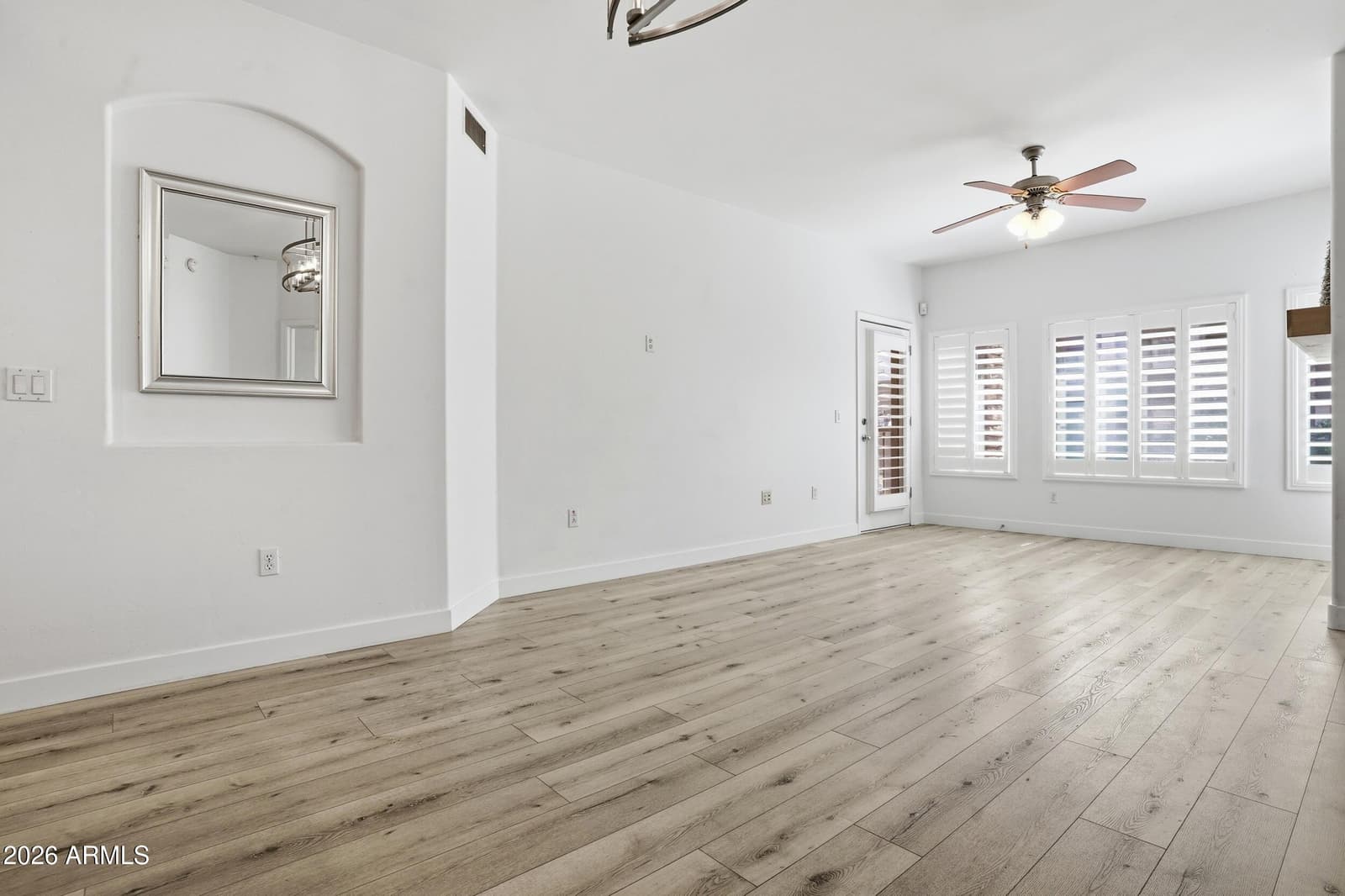 5350 E DEER VALLEY Drive 2435, Phoenix, AZ 85054 — photo 8 of 31
