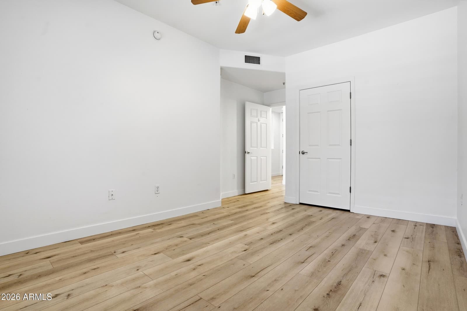 5350 E DEER VALLEY Drive 2435, Phoenix, AZ 85054 — photo 15 of 31