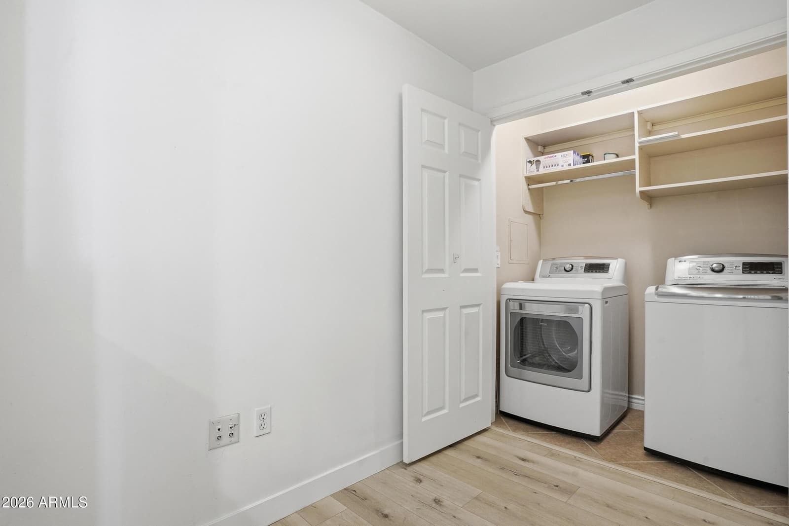 5350 E DEER VALLEY Drive 2435, Phoenix, AZ 85054 — photo 17 of 31