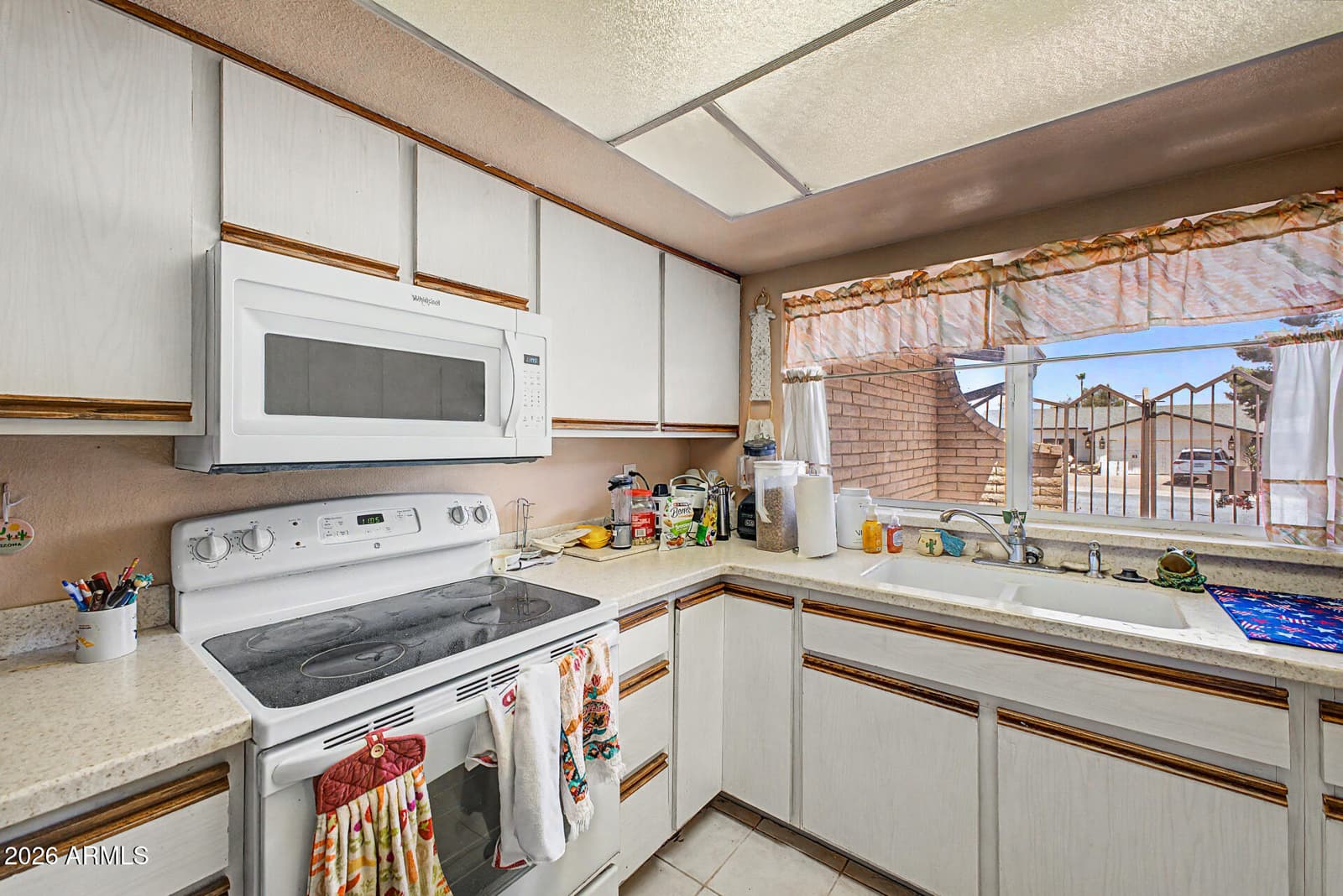 4001 E HANCOCK Drive, Phoenix, AZ 85028 — photo 8 of 26