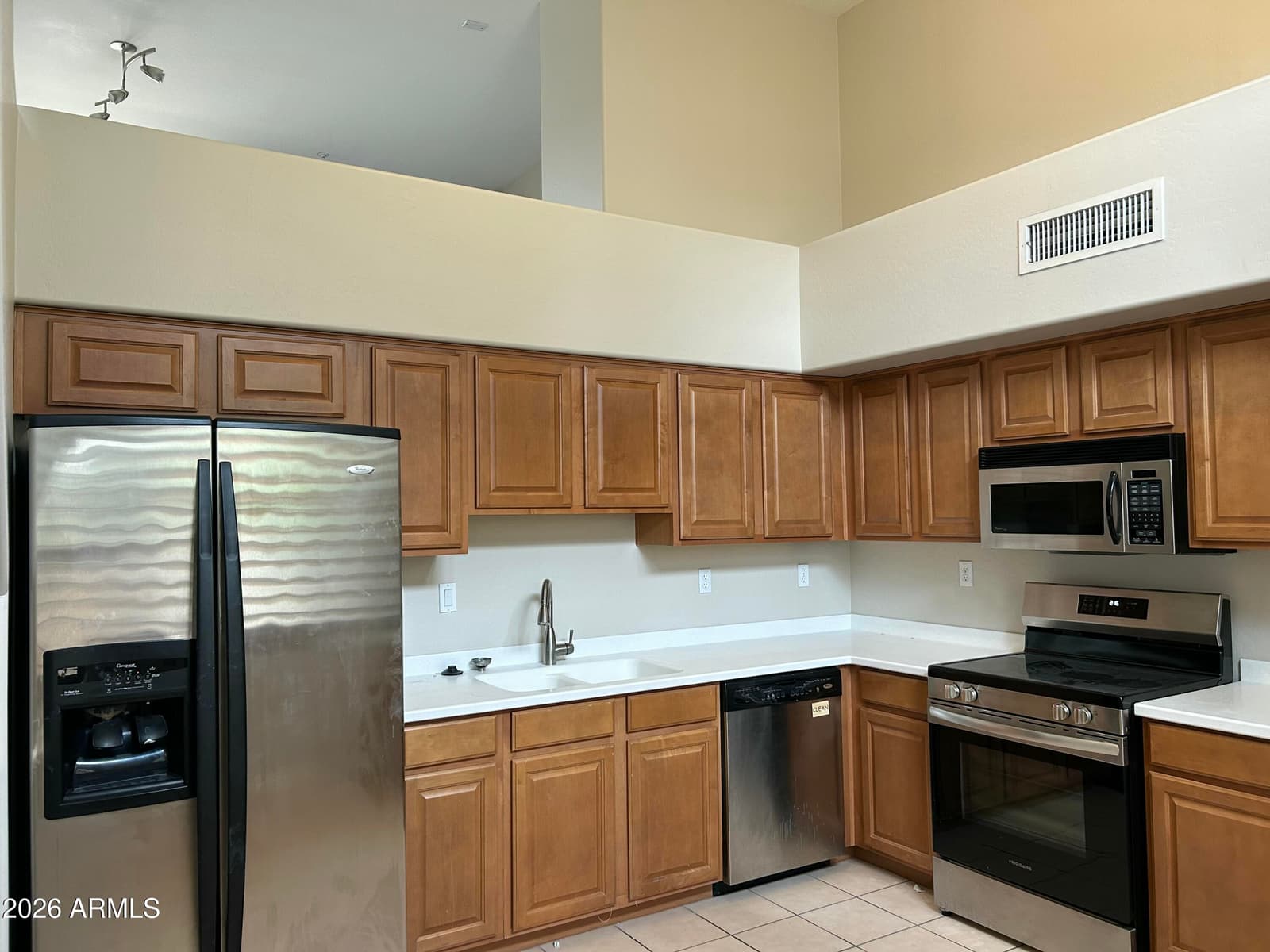 712 S BECK Avenue, Tempe, AZ 85281 — photo 6 of 32