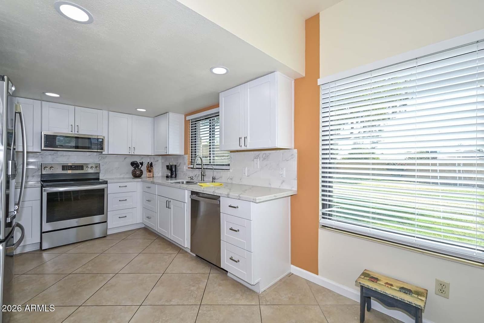9834 W KERRY Lane, Peoria, AZ 85382 — photo 15 of 34