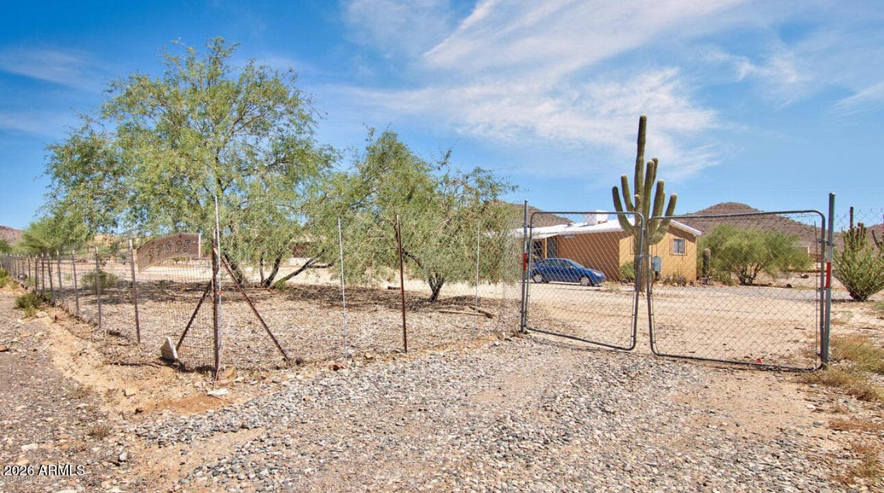 39805 N NEW RIVER Road, Phoenix, AZ 85086 — photo 2 of 25