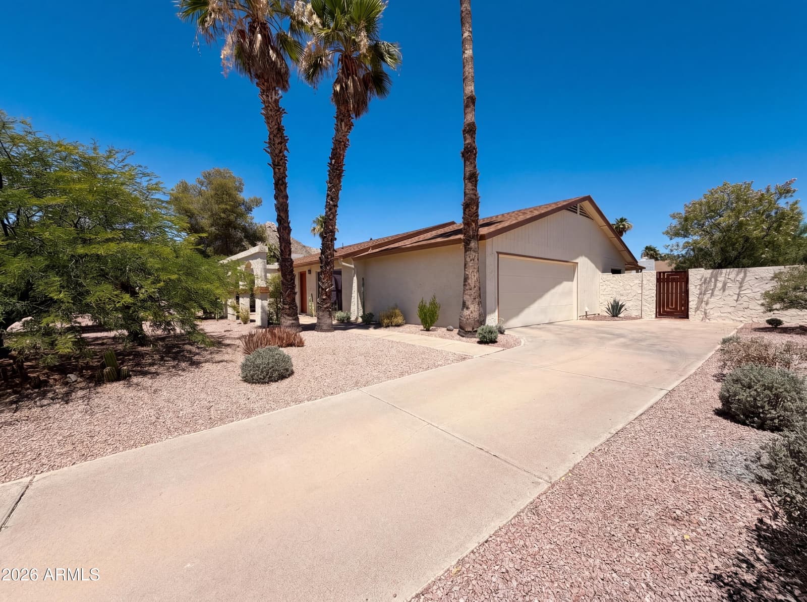 2346 E MESCAL Street, Phoenix, AZ 85028 — photo 1 of 24