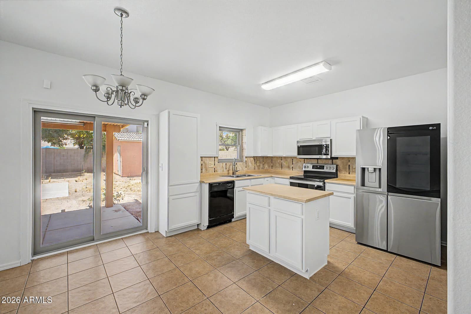 3210 S 64TH Avenue, Phoenix, AZ 85043 — photo 10 of 39