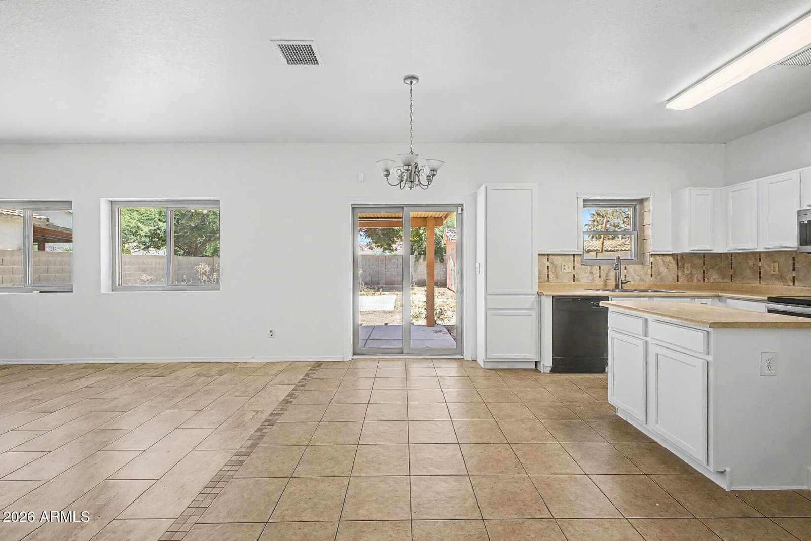 3210 S 64TH Avenue, Phoenix, AZ 85043 — photo 11 of 39