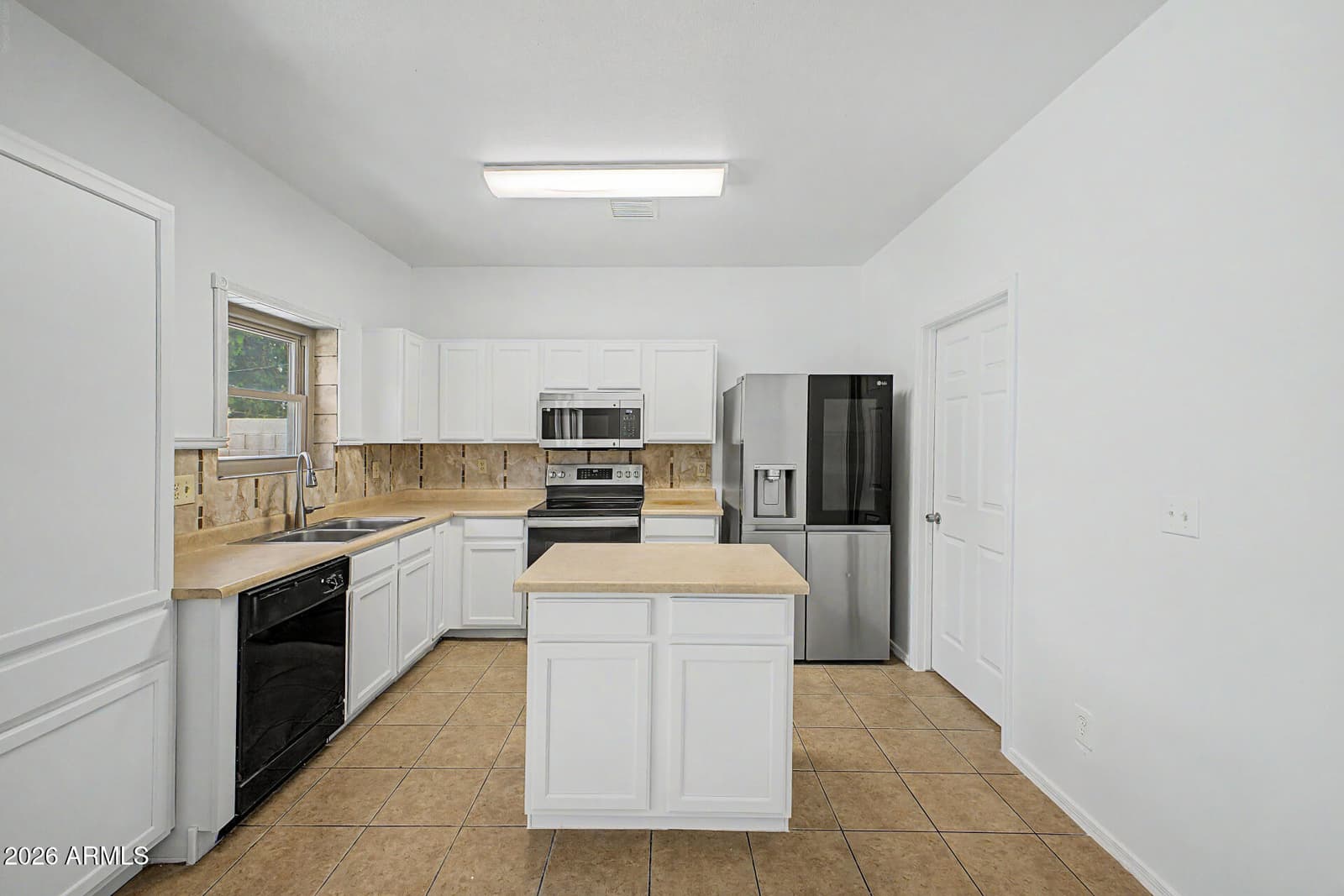 3210 S 64TH Avenue, Phoenix, AZ 85043 — photo 12 of 39