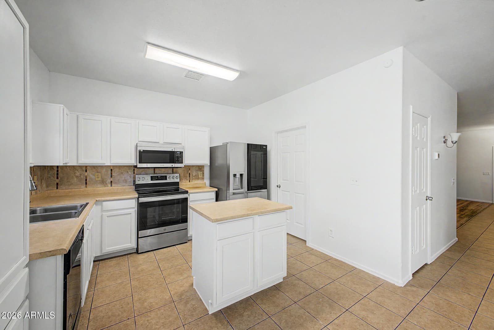 3210 S 64TH Avenue, Phoenix, AZ 85043 — photo 13 of 39