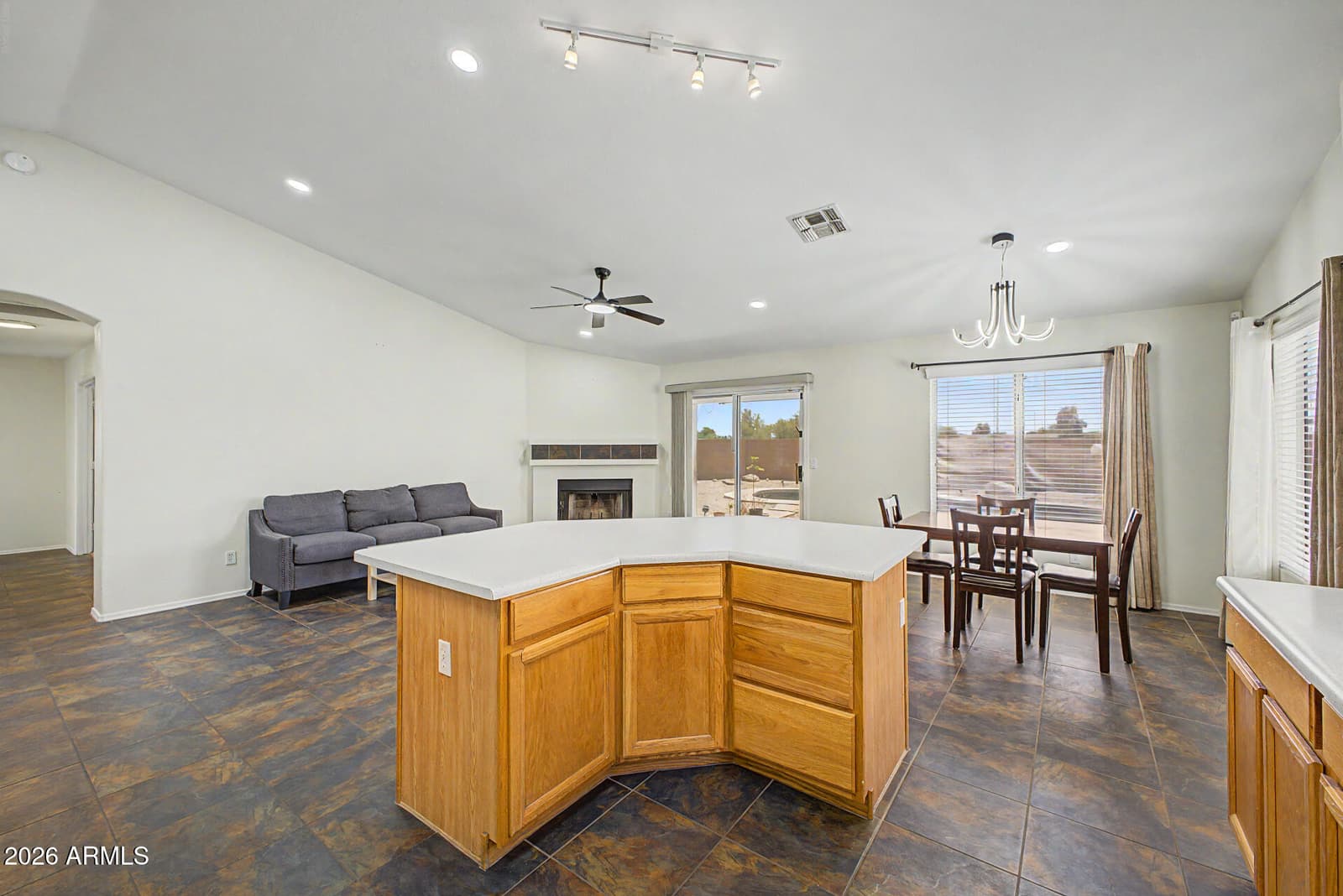 18604 N 30TH Place, Phoenix, AZ 85050 — photo 9 of 19