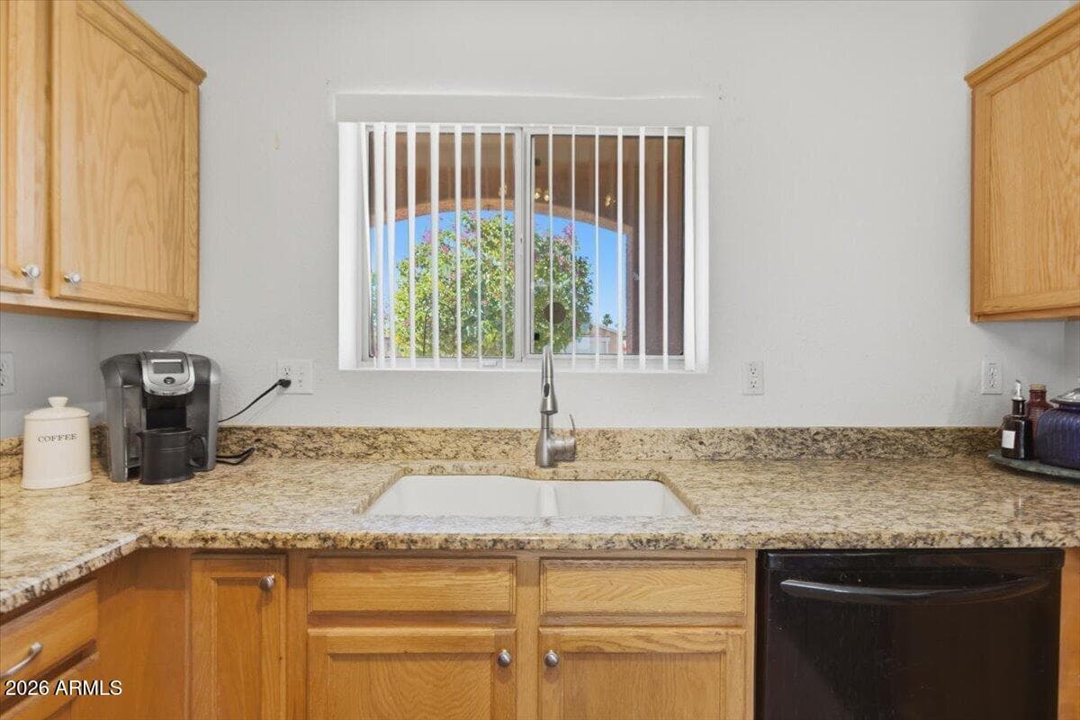 878 E SILVERSMITH Trail, San Tan Valley, AZ 85143 — photo 8 of 36