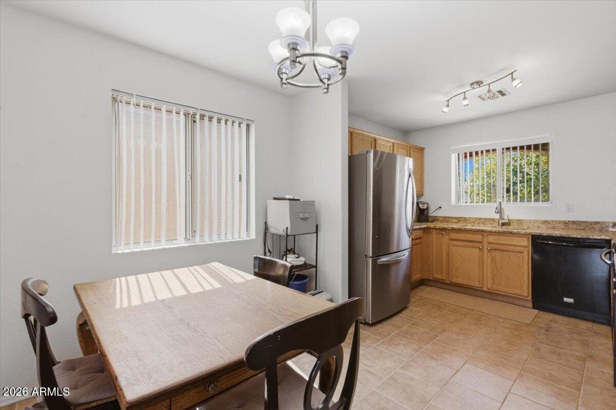 878 E SILVERSMITH Trail, San Tan Valley, AZ 85143 — photo 10 of 36