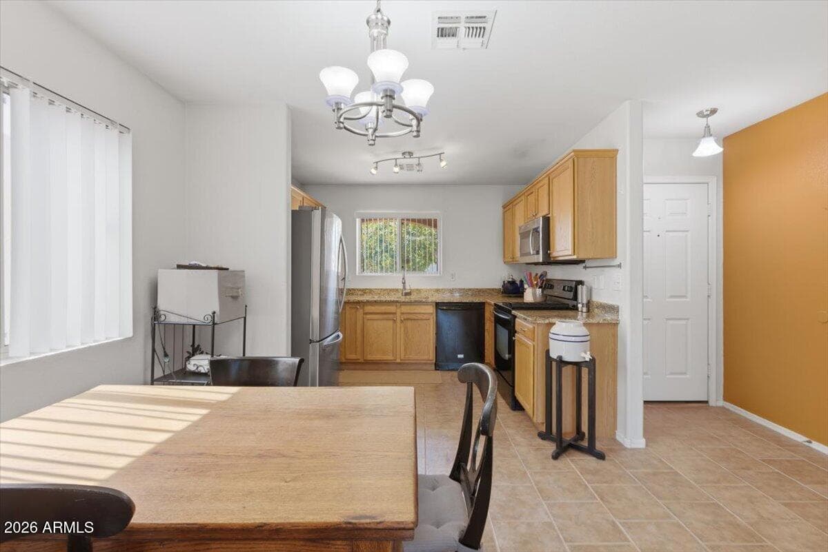 878 E SILVERSMITH Trail, San Tan Valley, AZ 85143 — photo 13 of 36