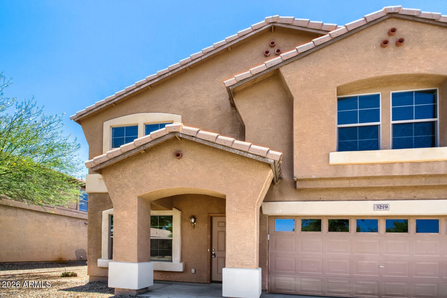 3219 W SAINT ANNE Avenue, Phoenix, AZ 85041 — photo 4 of 29