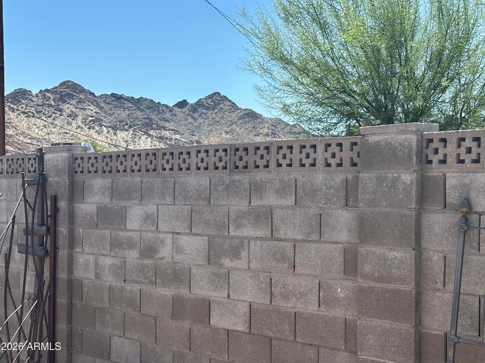 1229 E MERCER Lane, Phoenix, AZ 85020 — photo 3 of 32