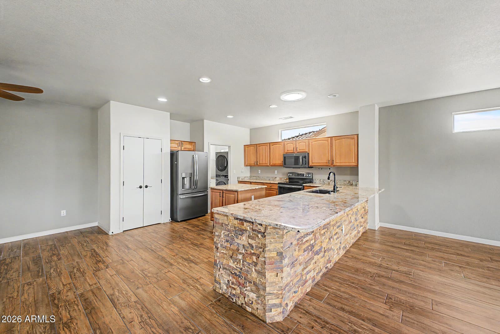 15764 W SPRING TREE Way, Surprise, AZ 85374 — photo 10 of 36