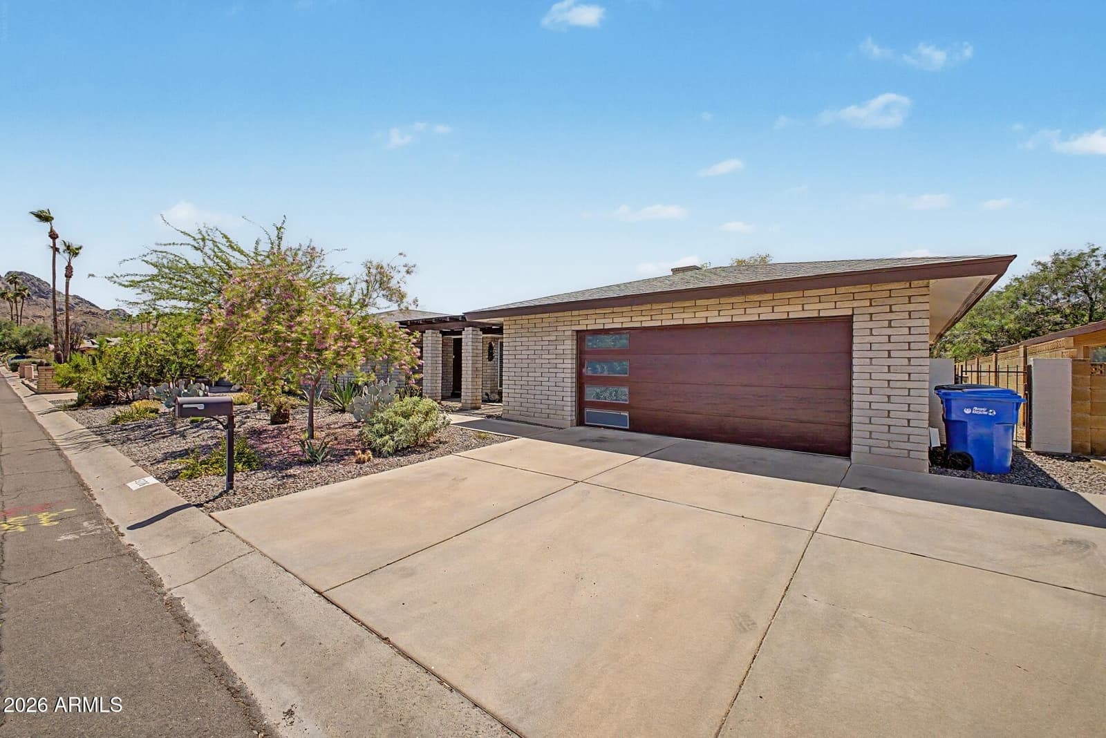 9236 N 28TH Street, Phoenix, AZ 85028 — photo 4 of 59