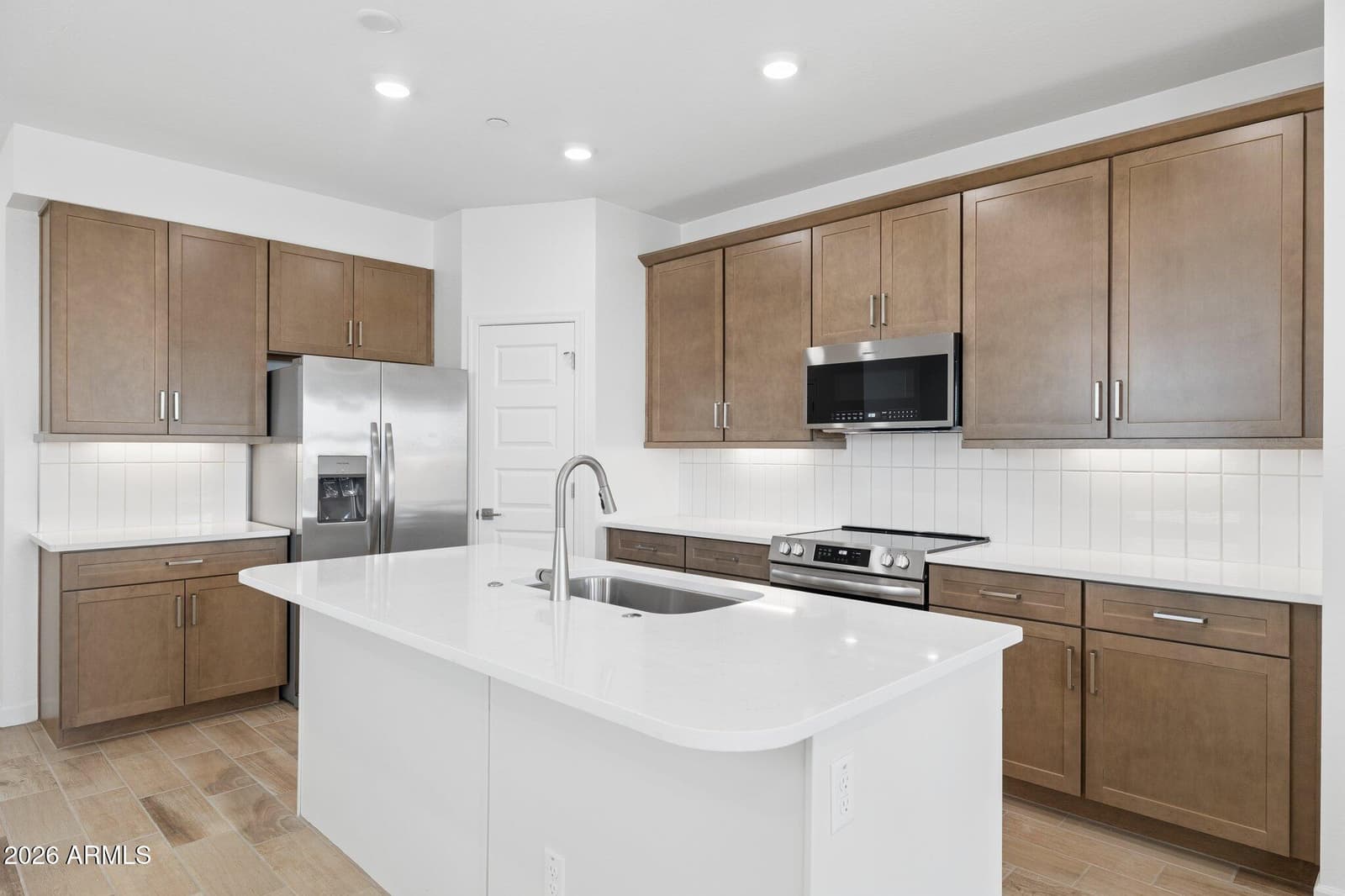 11879 W BURNSIDE Trail, Peoria, AZ 85383 — photo 4 of 33