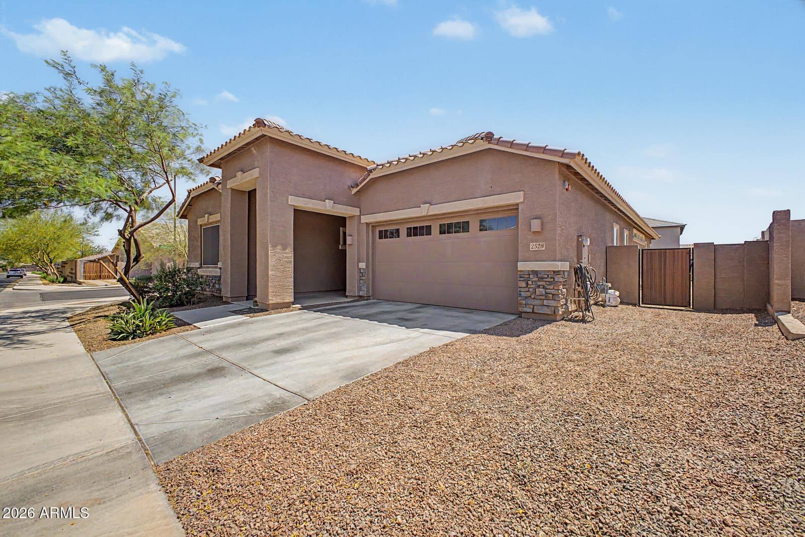 2528 N 212TH Drive, Buckeye, AZ 85396 — photo 3 of 40