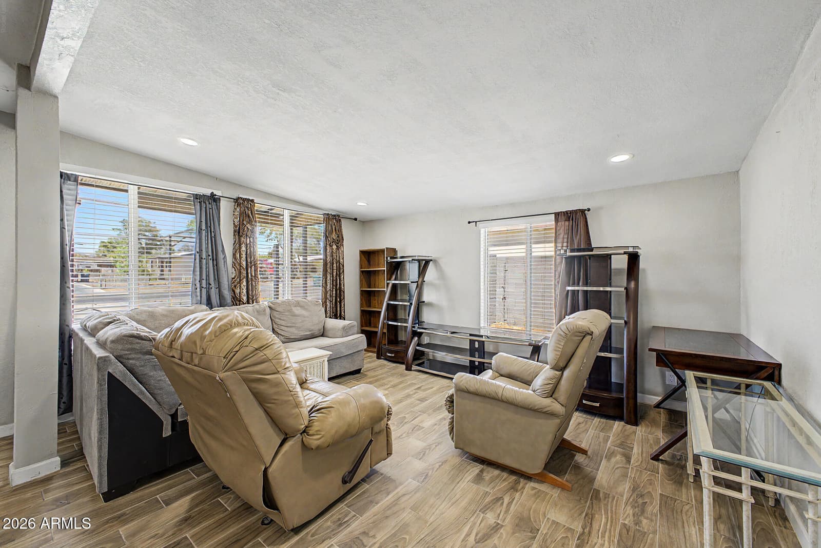 8215 E 6TH Avenue, Mesa, AZ 85208 — photo 4 of 25