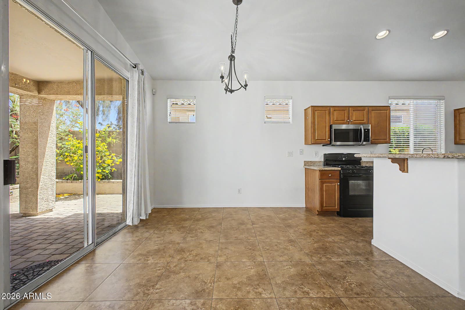 7229 S 39TH Way, Phoenix, AZ 85042 — photo 5 of 36
