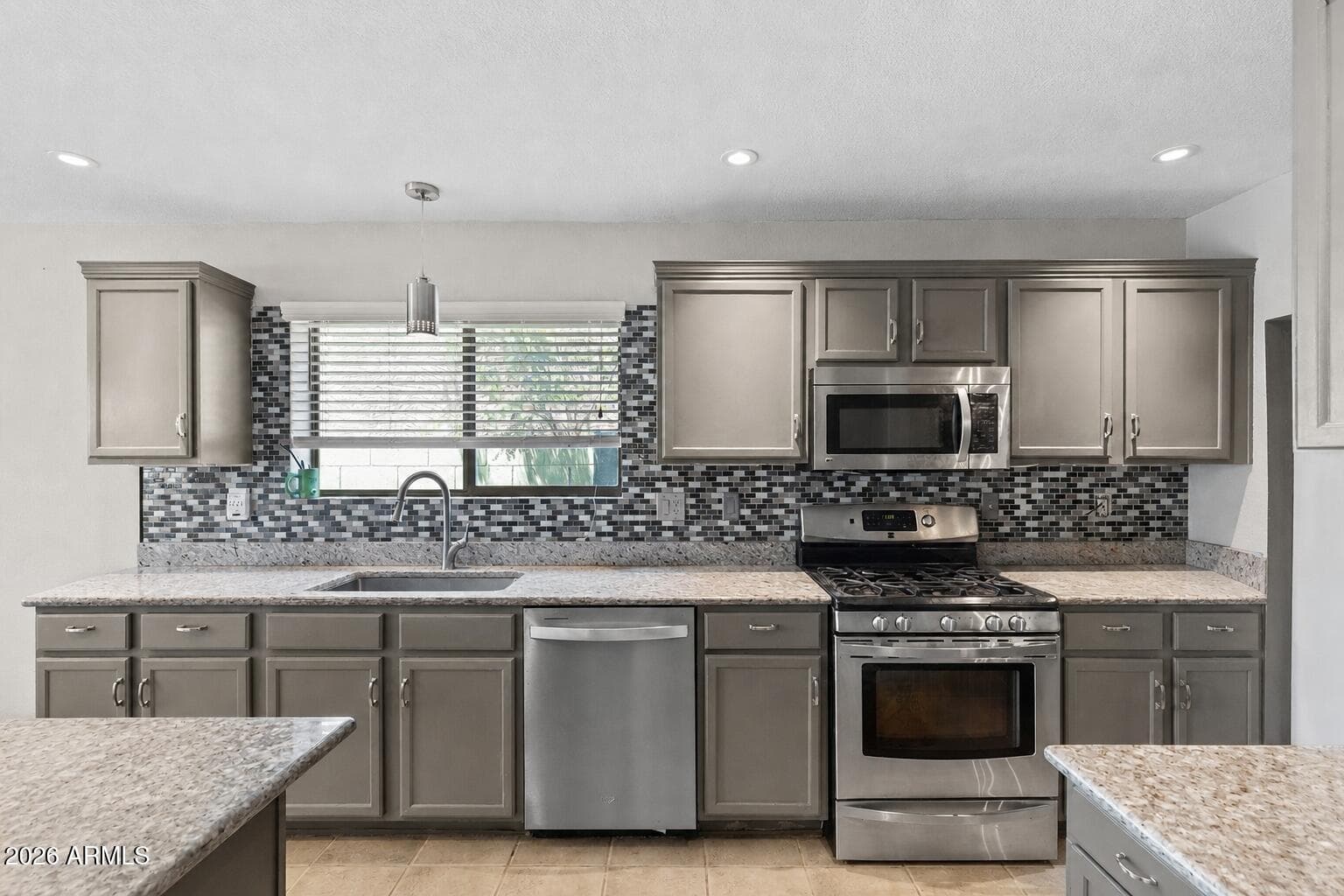 3207 W MOLLY Lane, Phoenix, AZ 85083 — photo 5 of 37