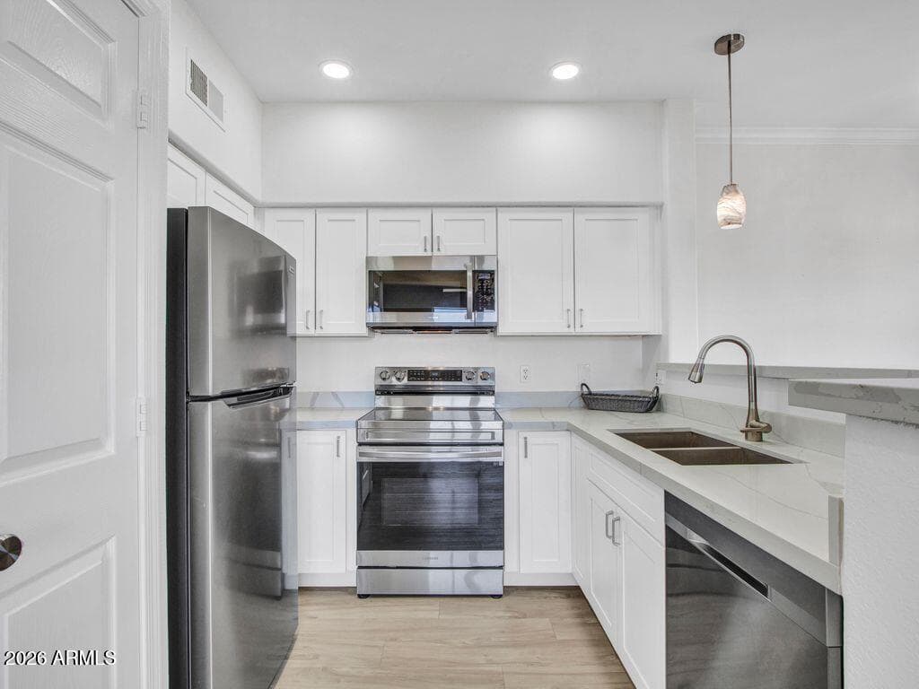 20100 N 78th Place 3084, Scottsdale, AZ 85255 — photo 13 of 36