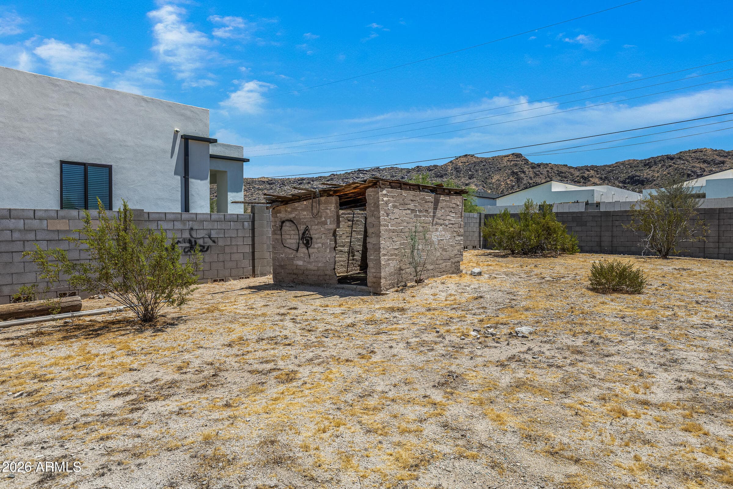 2237 E DESERT Lane, Phoenix, AZ 85042 — photo 16 of 26