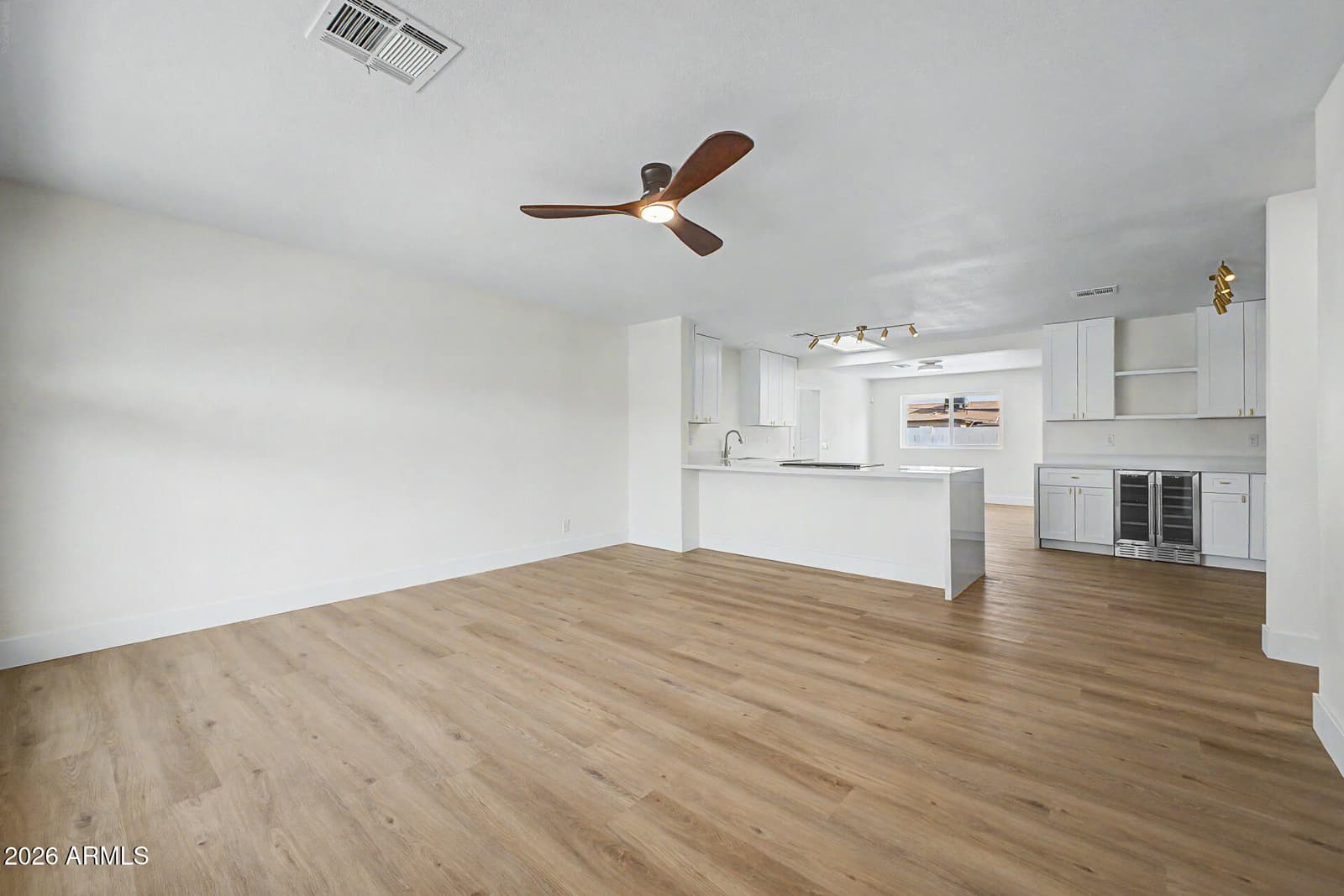 2507 W CORRINE Drive, Phoenix, AZ 85029 — photo 3 of 34