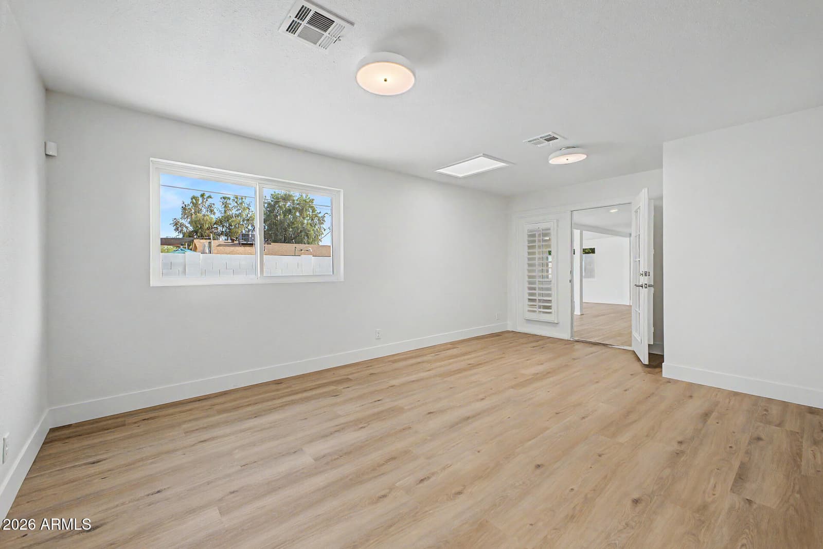 2507 W CORRINE Drive, Phoenix, AZ 85029 — photo 10 of 34