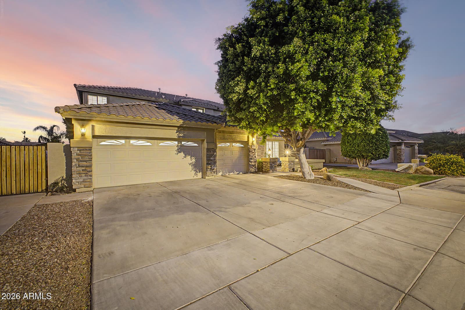 8039 W FOOTHILL Drive, Peoria, AZ 85383 — photo 2 of 56